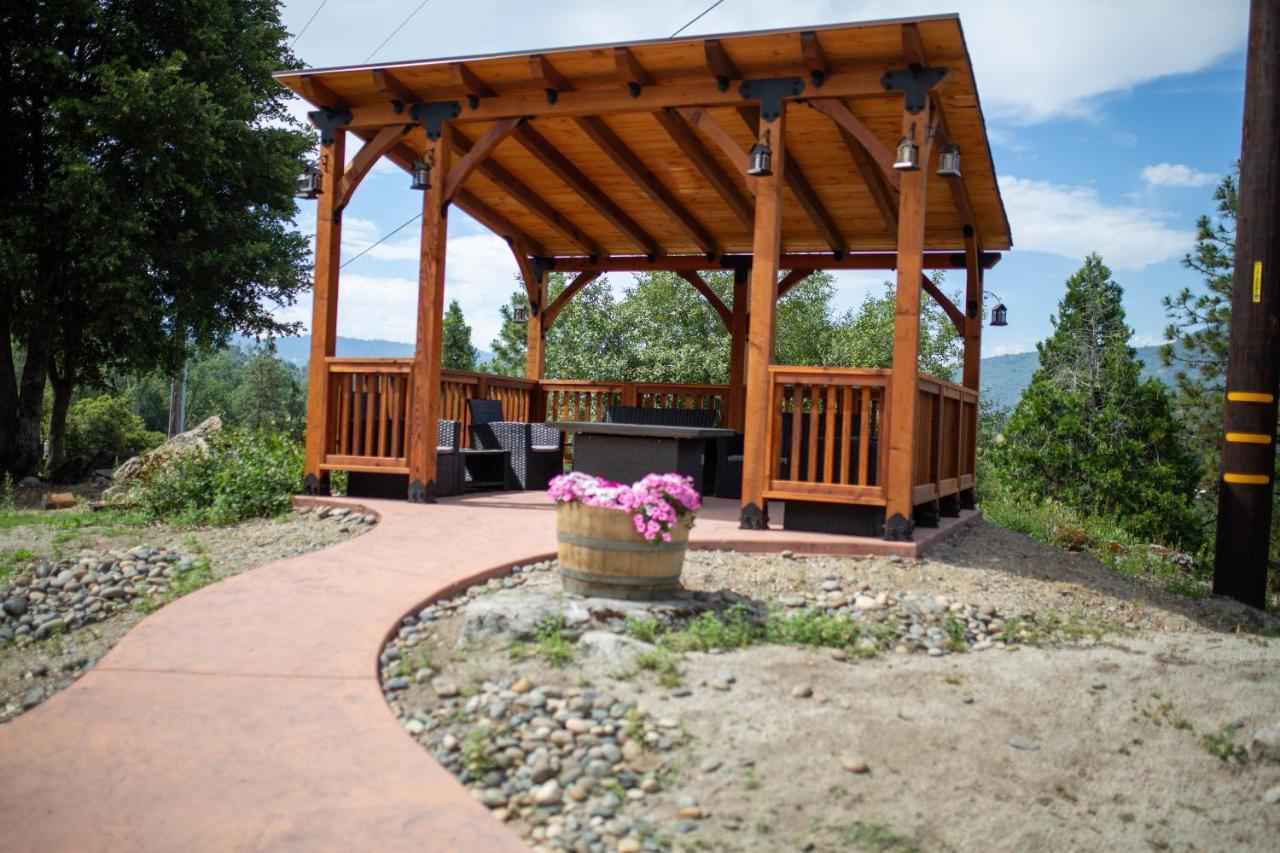 Riverfront Property With Waterfalls Near Yosemite And Bass Lake Oakhurst Exterior photo