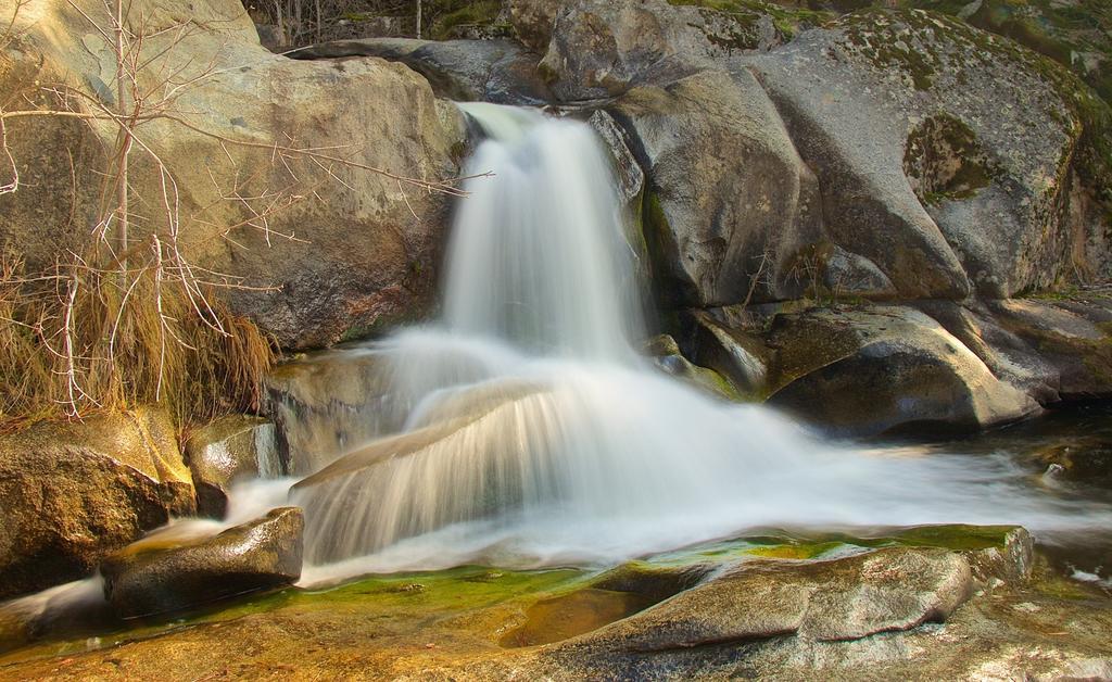 Riverfront Property With Waterfalls Near Yosemite And Bass Lake Oakhurst Room photo
