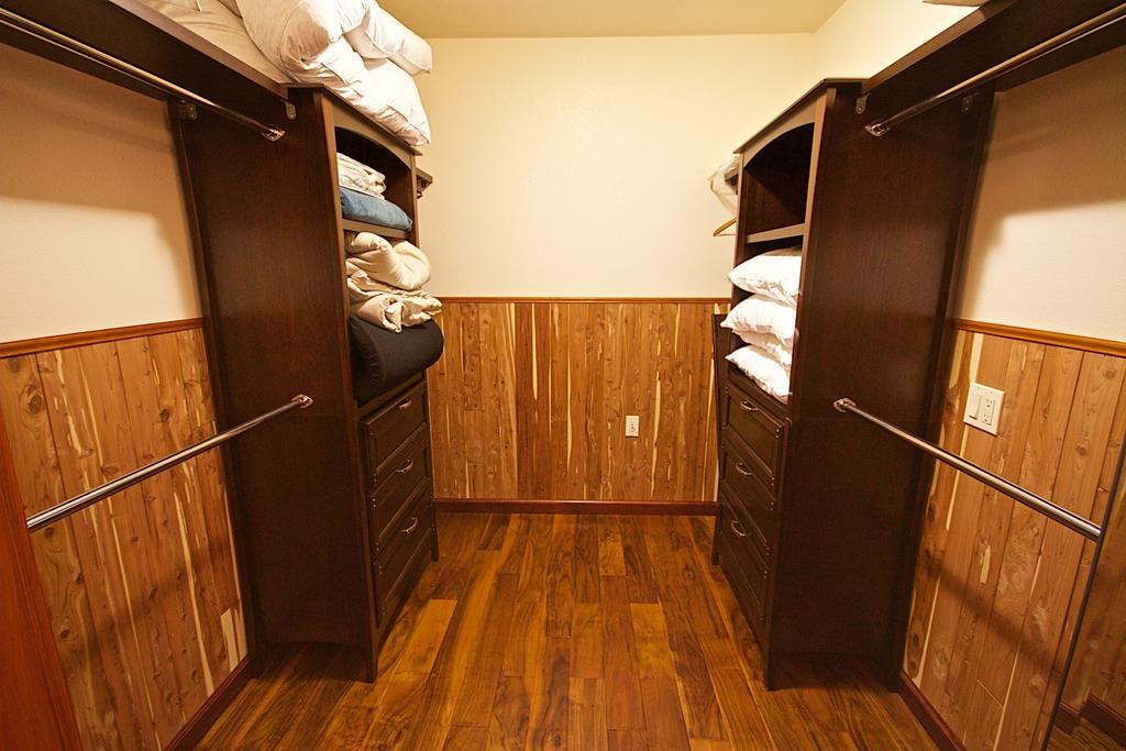 Riverfront Property With Waterfalls Near Yosemite And Bass Lake Oakhurst Room photo