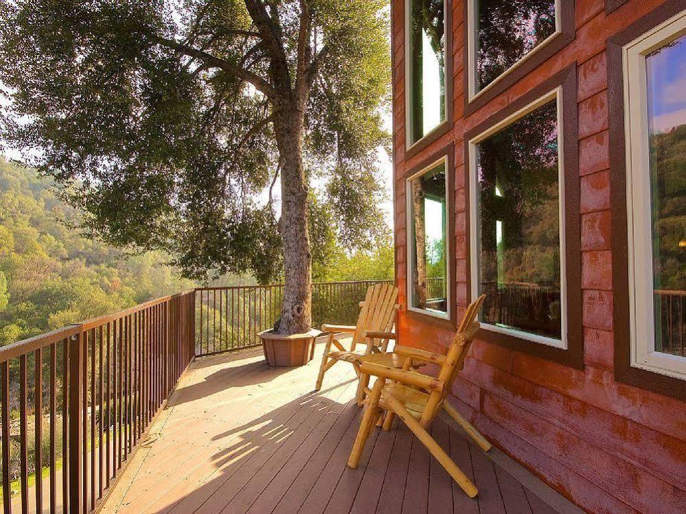 Riverfront Property With Waterfalls Near Yosemite And Bass Lake Oakhurst Exterior photo