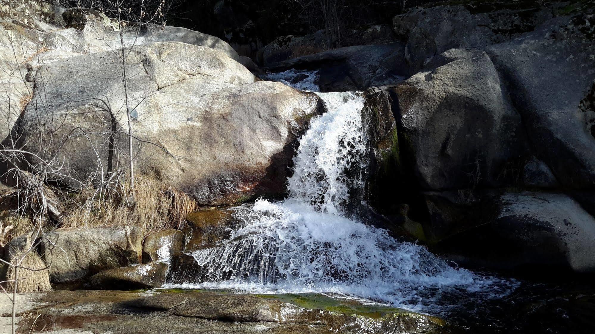 Riverfront Property With Waterfalls Near Yosemite And Bass Lake Oakhurst Exterior photo